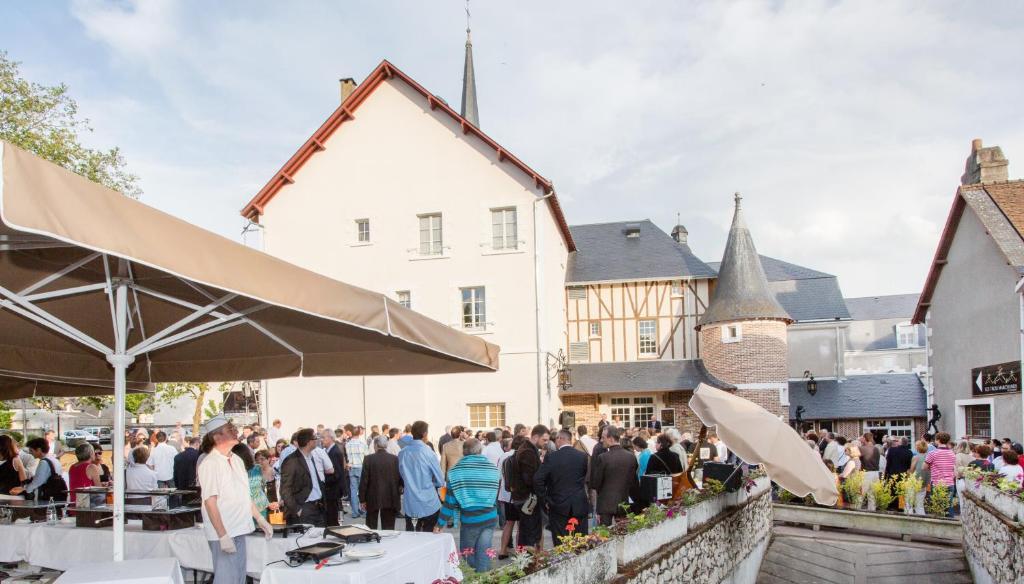 Relais Des Trois Chateaux Hotel-Restaurant - Teritoria Cour-Cheverny Exterior foto